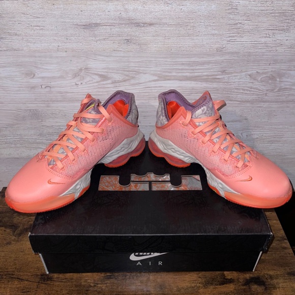 Nike LeBron 19 XIX Low Basketball Shoes - Men’s Size 6.5 //// Women’s Size 8 - Picture 4 of 9